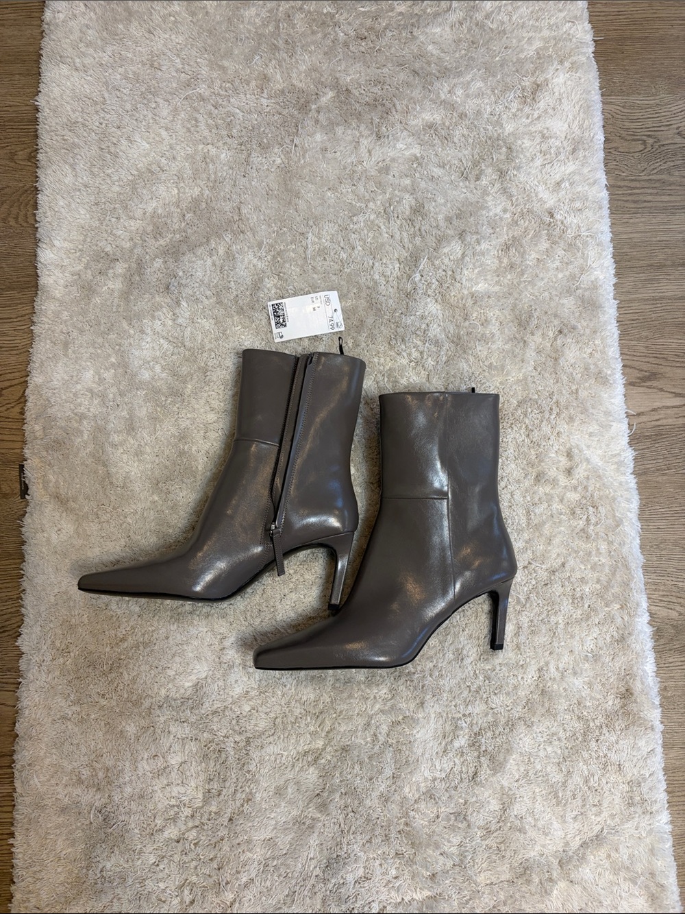 NWT H&M charcoal brown boot. Size 7